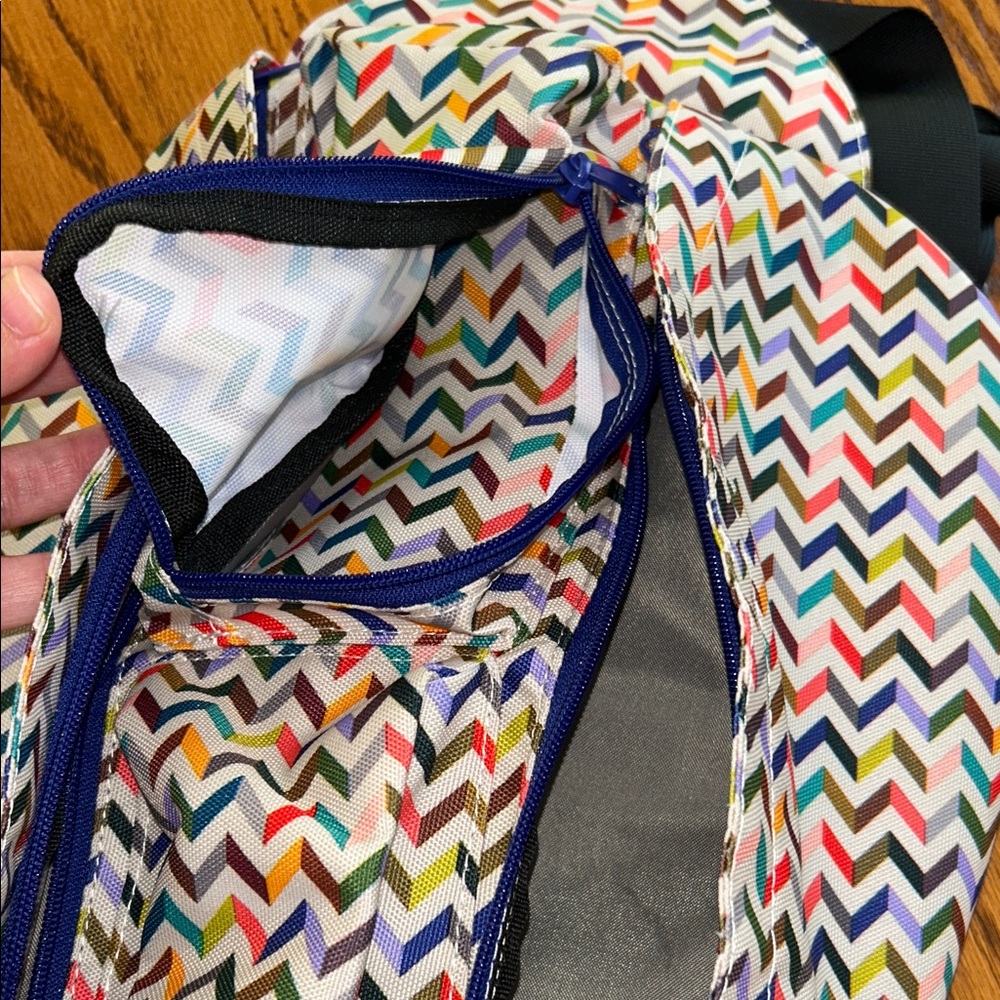 Kavu Multicolor Chevron Pattern Rope Sling Bag -EUC - Picture 6 of 6